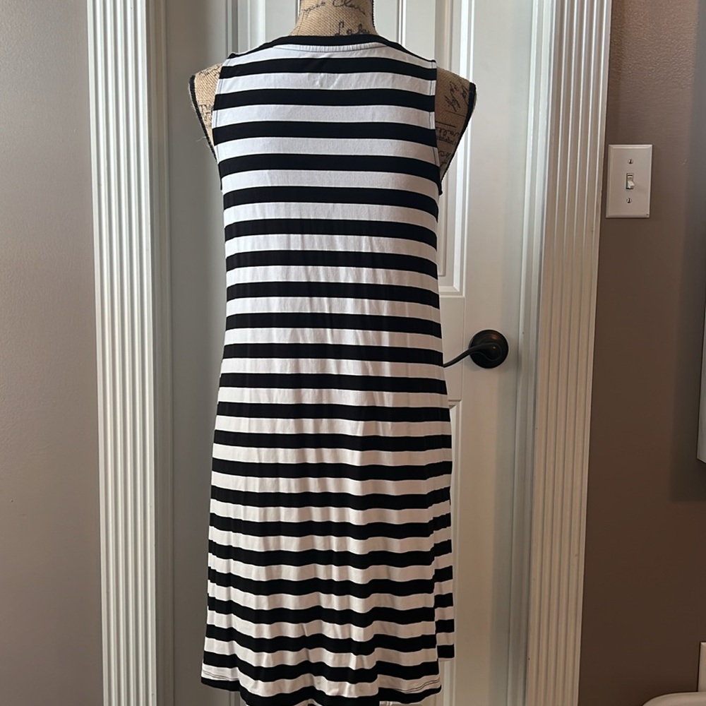 Black & White Dress - Picture 2 of 3